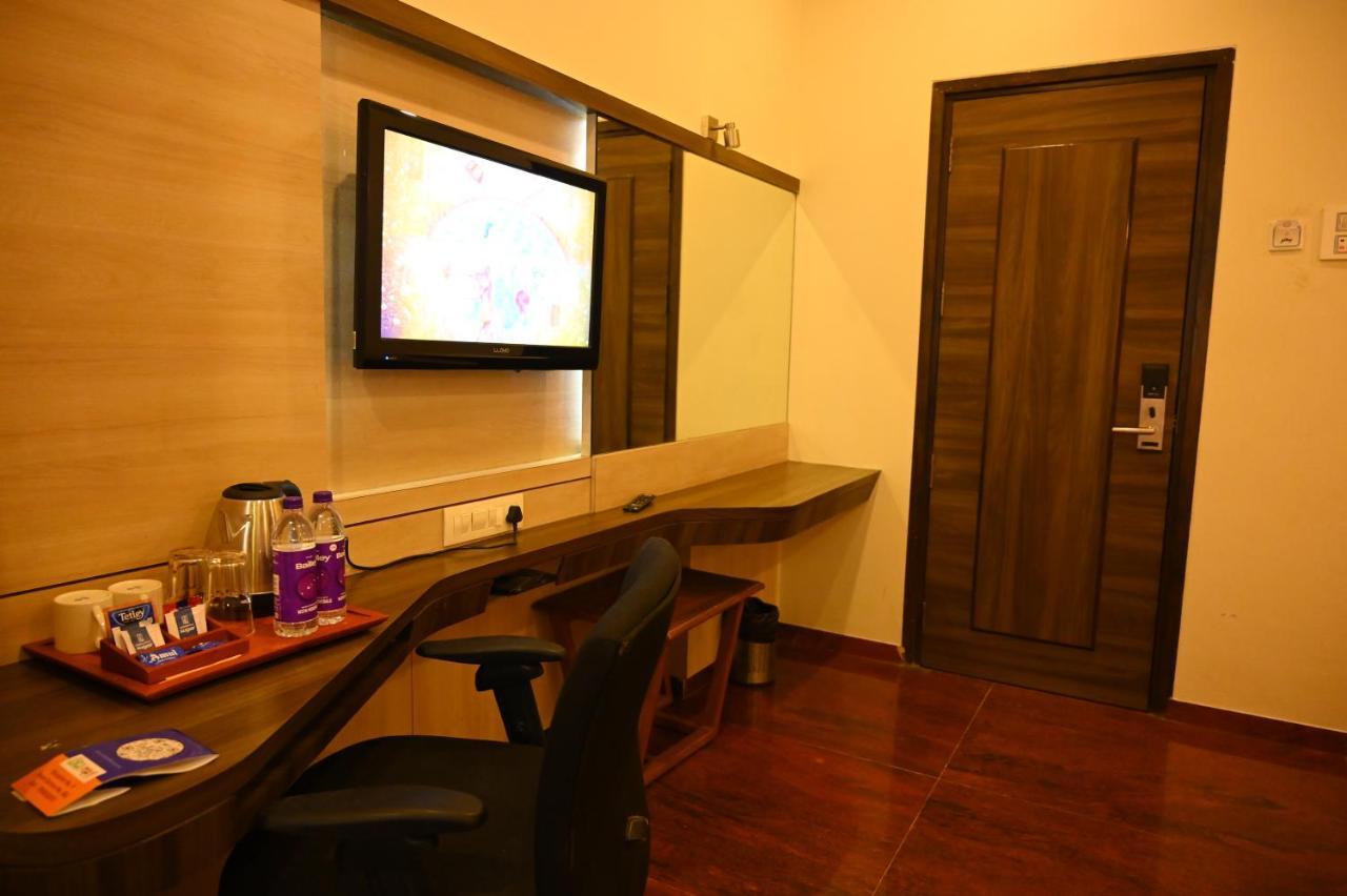 Hotel Center Point Solapur Exterior foto
