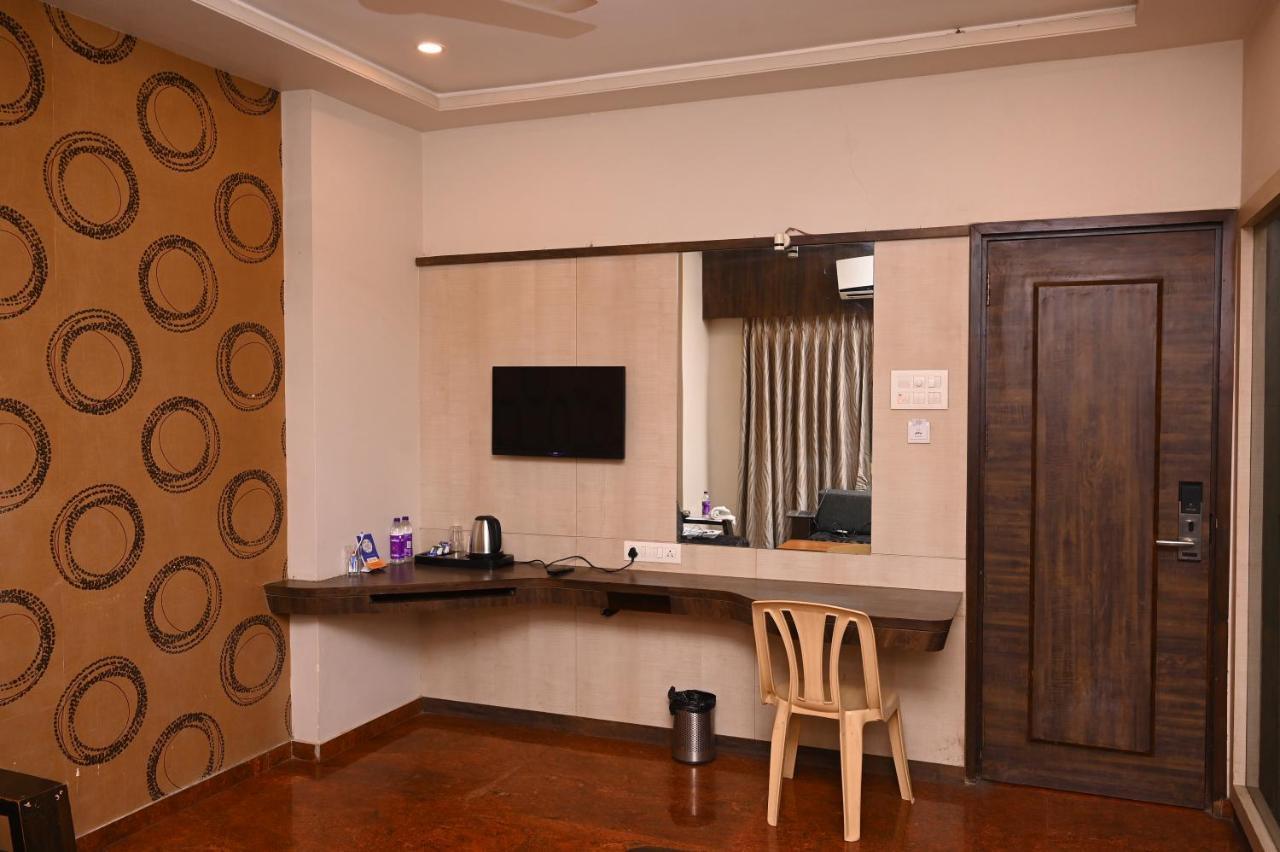 Hotel Center Point Solapur Exterior foto